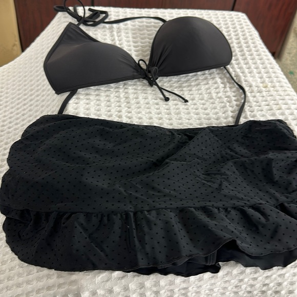 Two piece bikini the top, his body glove the bottom is Skye - Picture 1 of 7